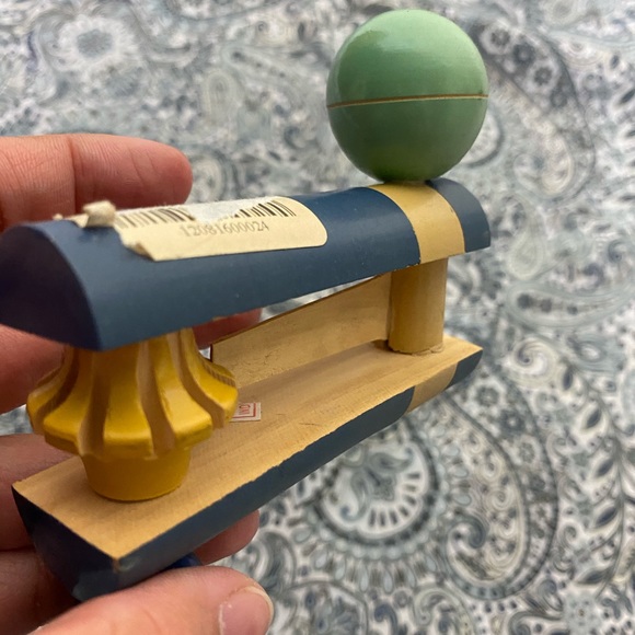 Wooden toy hold and circe made in India - Picture 5 of 5